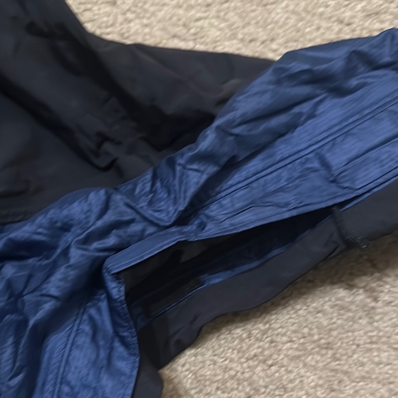 REI Men's Navy and Black Windbreaker - Picture 11 of 12